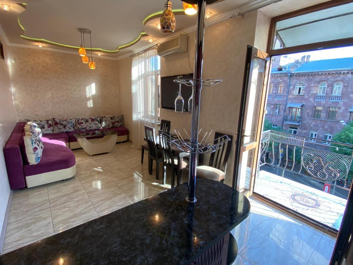 Amiryan Street 1 Bedroom Deluxe Apartment With Balcony Am104 Jerevan Exteriör bild