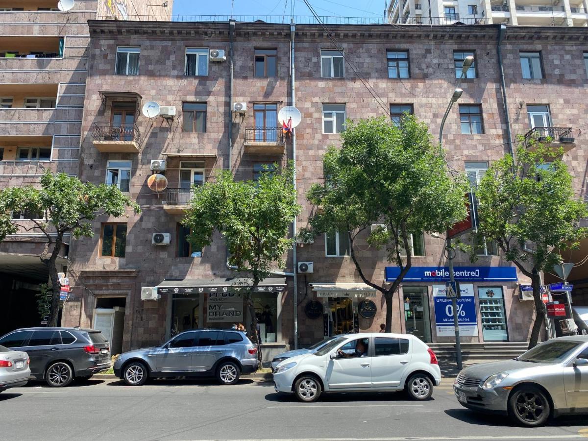 Amiryan Street 1 Bedroom Deluxe Apartment With Balcony Am104 Jerevan Exteriör bild