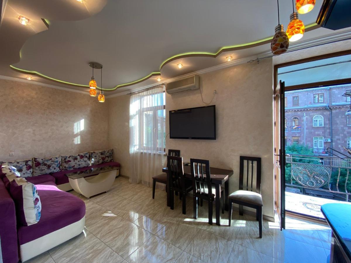 Amiryan Street 1 Bedroom Deluxe Apartment With Balcony Am104 Jerevan Exteriör bild