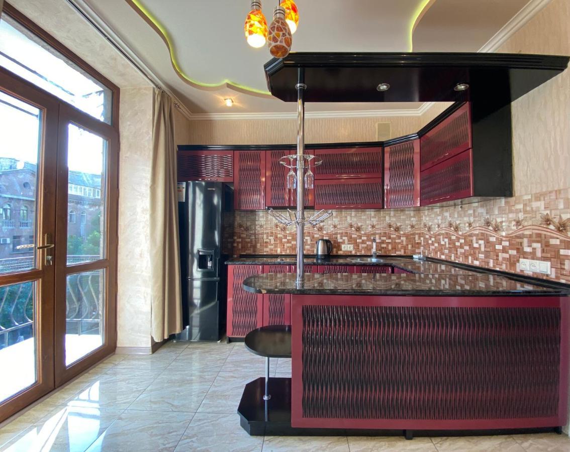 Amiryan Street 1 Bedroom Deluxe Apartment With Balcony Am104 Jerevan Exteriör bild