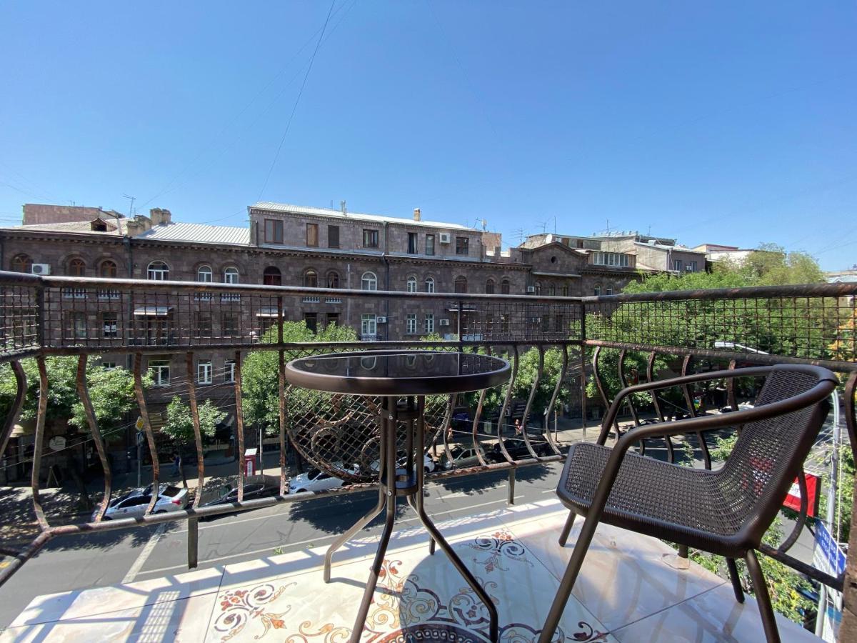 Amiryan Street 1 Bedroom Deluxe Apartment With Balcony Am104 Jerevan Exteriör bild