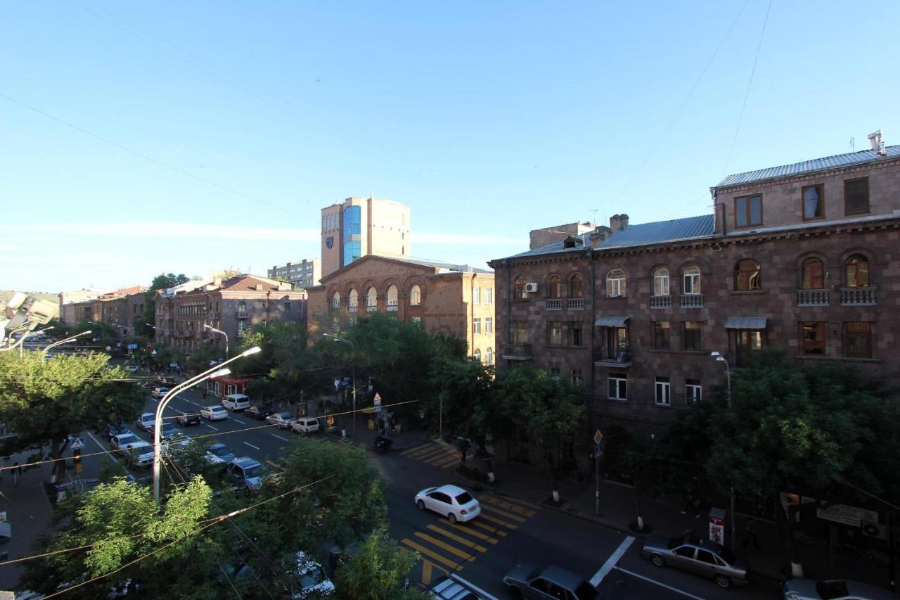 Amiryan Street 1 Bedroom Deluxe Apartment With Balcony Am104 Jerevan Exteriör bild