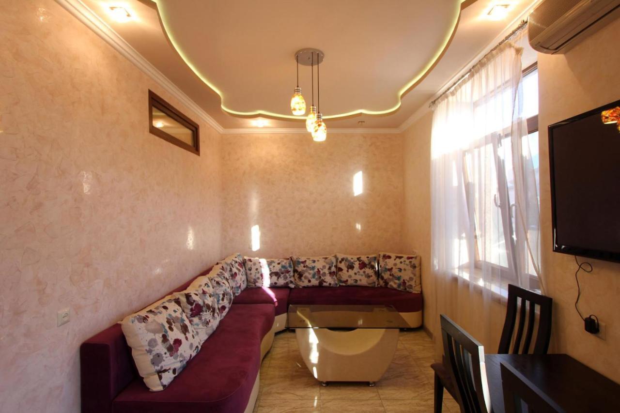 Amiryan Street 1 Bedroom Deluxe Apartment With Balcony Am104 Jerevan Exteriör bild