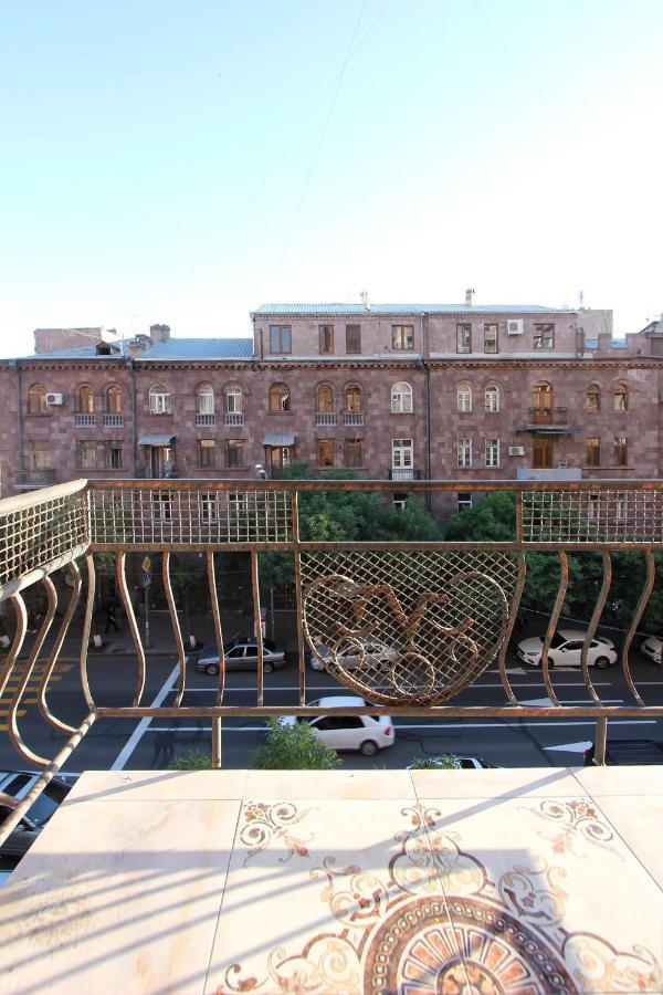 Amiryan Street 1 Bedroom Deluxe Apartment With Balcony Am104 Jerevan Exteriör bild